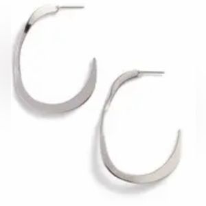 Curved Metal
Hoop Earrings